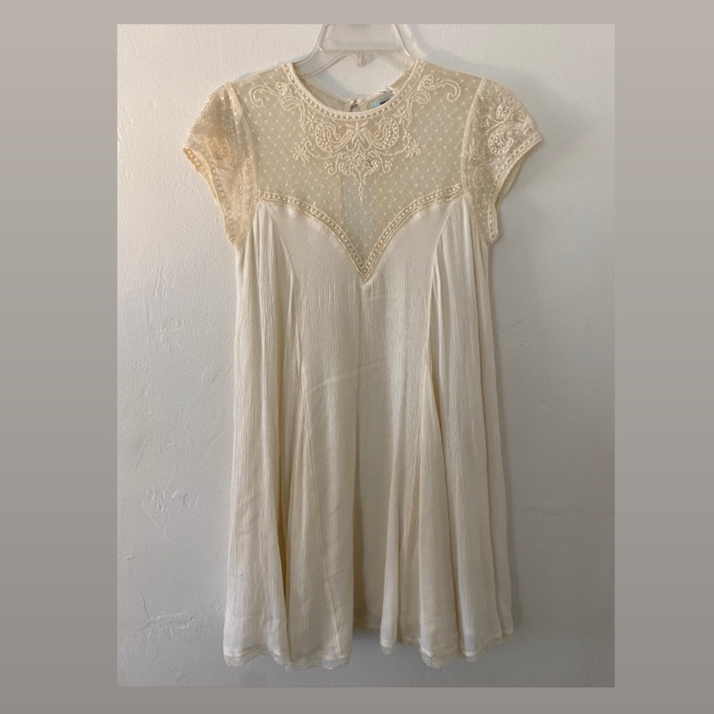 Kimchi Blue lace ivory dress.